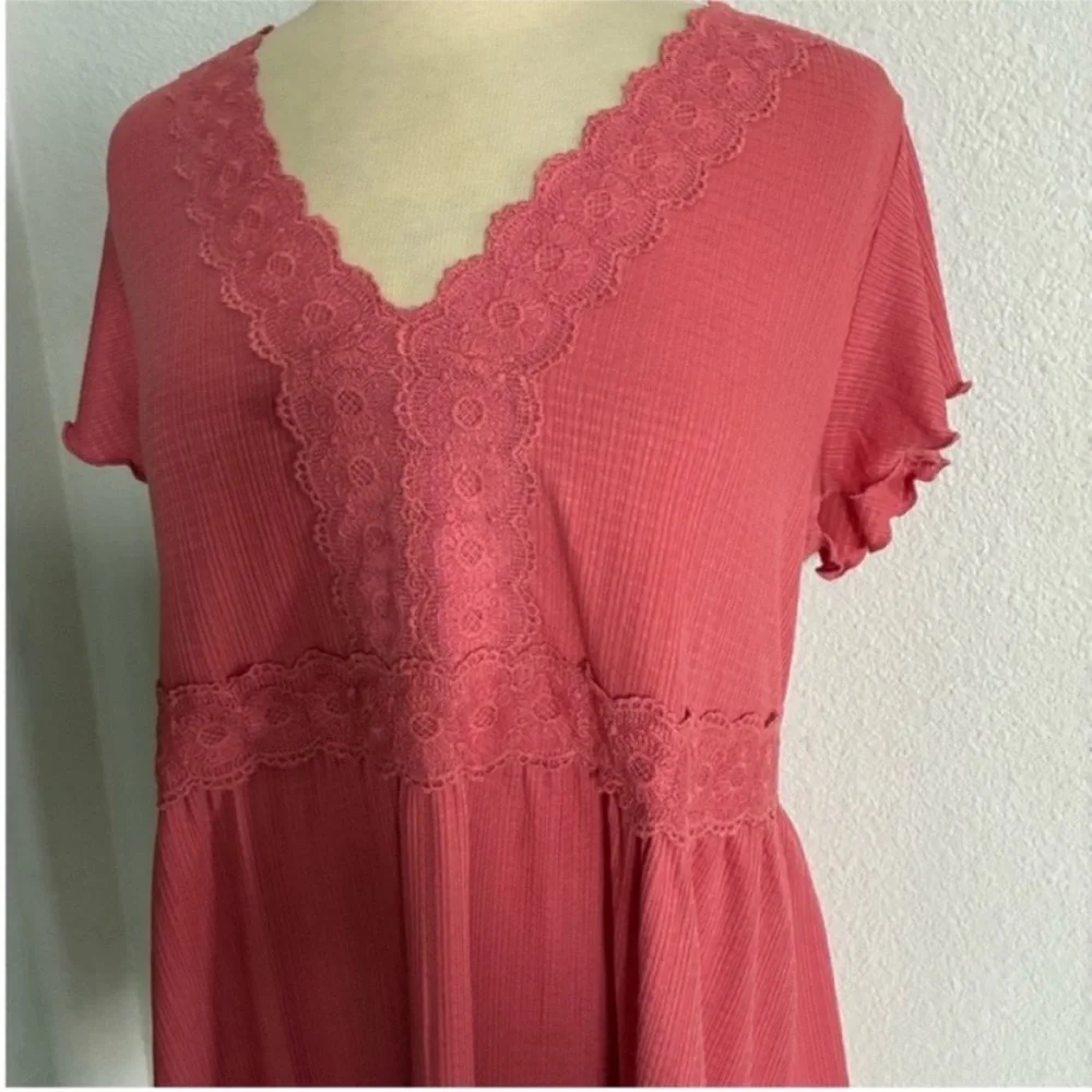 ❤️$10 Torrid top - Picture 3 of 5